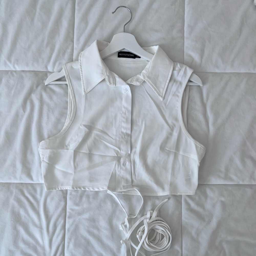 PLT cropped button up